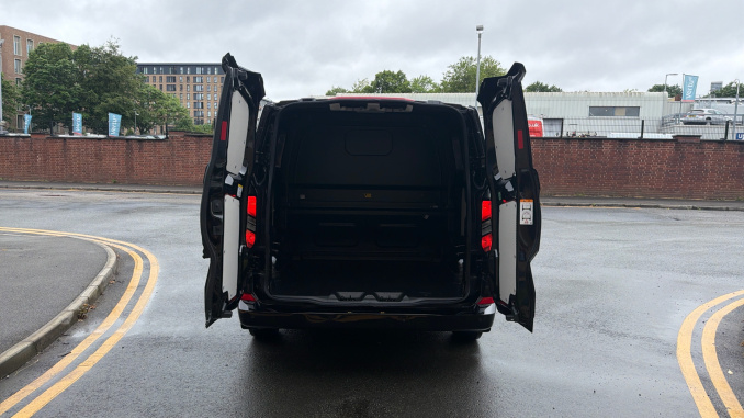Ford Transit Custom 320 L1 Diesel Fwd 2.0 EcoBlue 136ps H1 Double Cab Van Limited - Image 3
